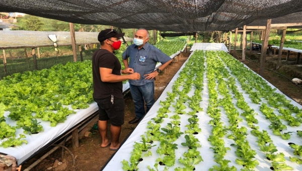 Bocalom visita o Ramal do Mutum e apresenta projetos para agricultura familiar